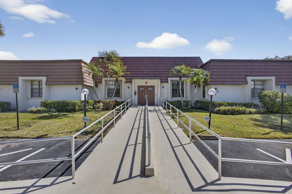 12027 GREENWAY CIRCLE S #204 Royal Palm Beach, FL 33411