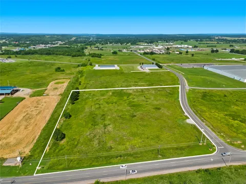 900 Airport Parkway