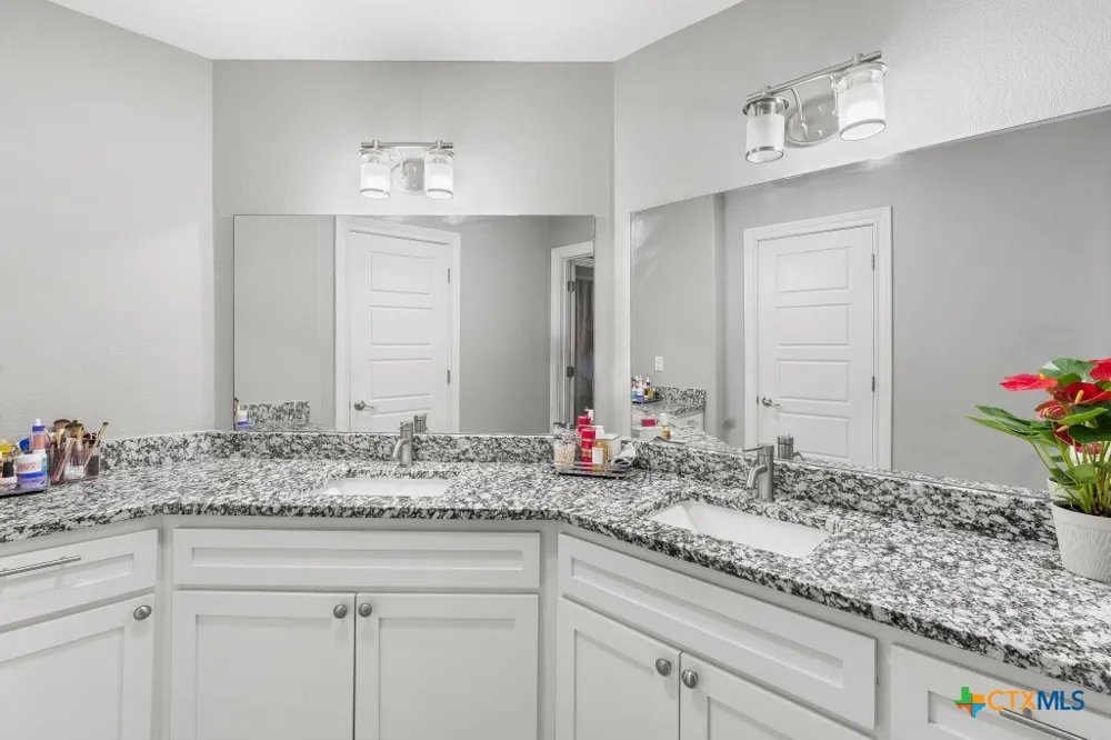 1806 Bridge Street Gatesville, TX 76528