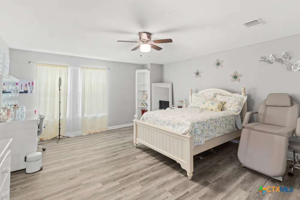 1806 Bridge Street Gatesville, TX 76528