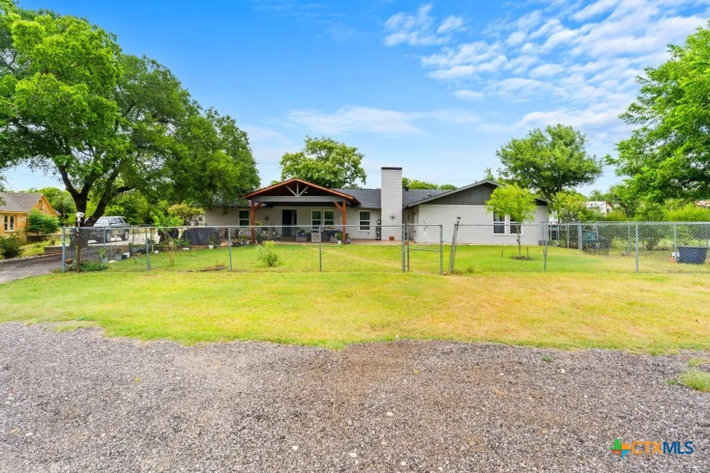 1806 Bridge Street Gatesville, TX 76528