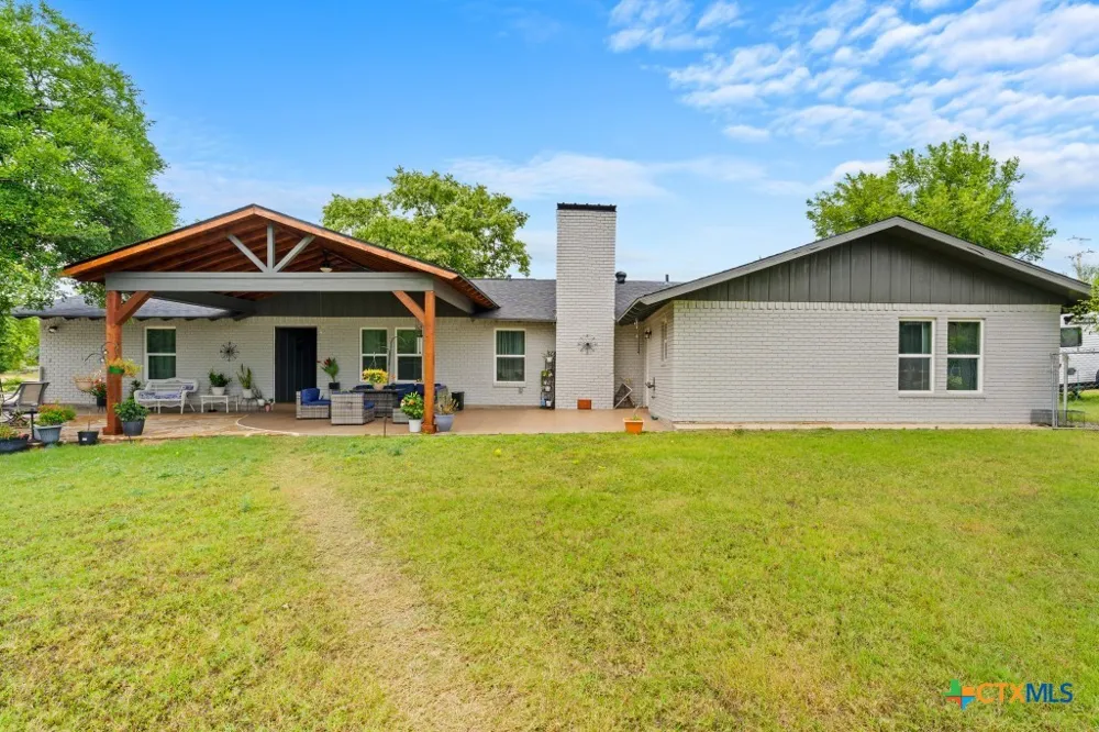 1806 Bridge Street Gatesville, TX 76528