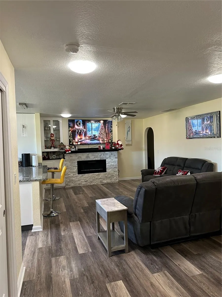 1181 LARCHMONT DRIVE Englewood, FL 34223