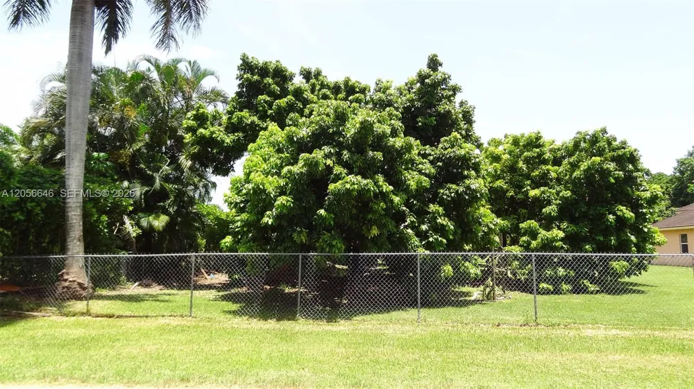 4 NE 152 St Biscayne Gardens, FL 33162