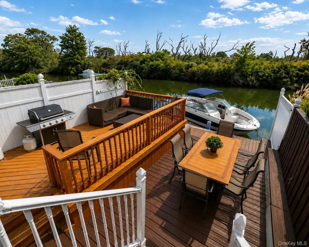 77 E Santa Barbara Road Lindenhurst, NY 11757
