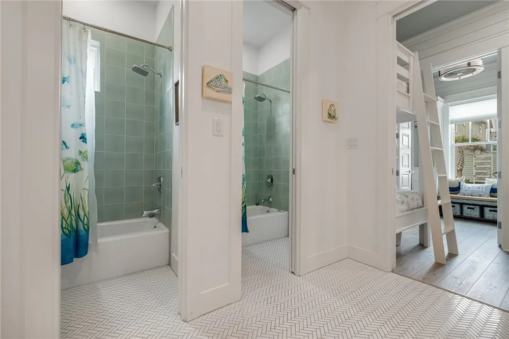 700 Sunrise Avenue Port Aransas, TX 78373