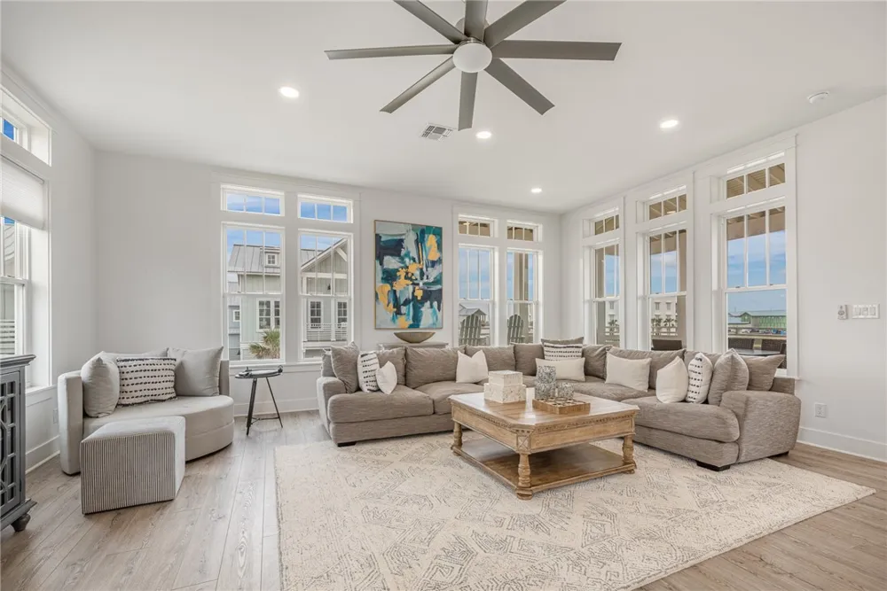 700 Sunrise Avenue Port Aransas, TX 78373