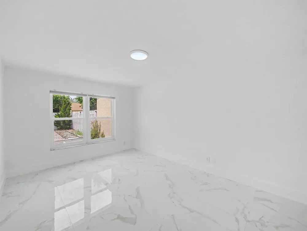 8464 Lakepoint Court Wellington, FL 33467