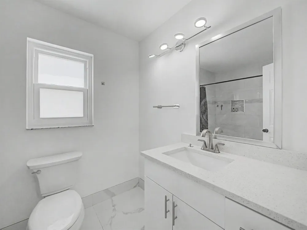 8464 Lakepoint Court Wellington, FL 33467