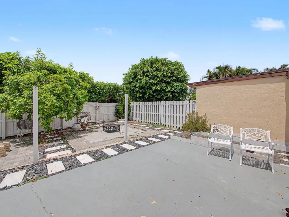8464 Lakepoint Court Wellington, FL 33467