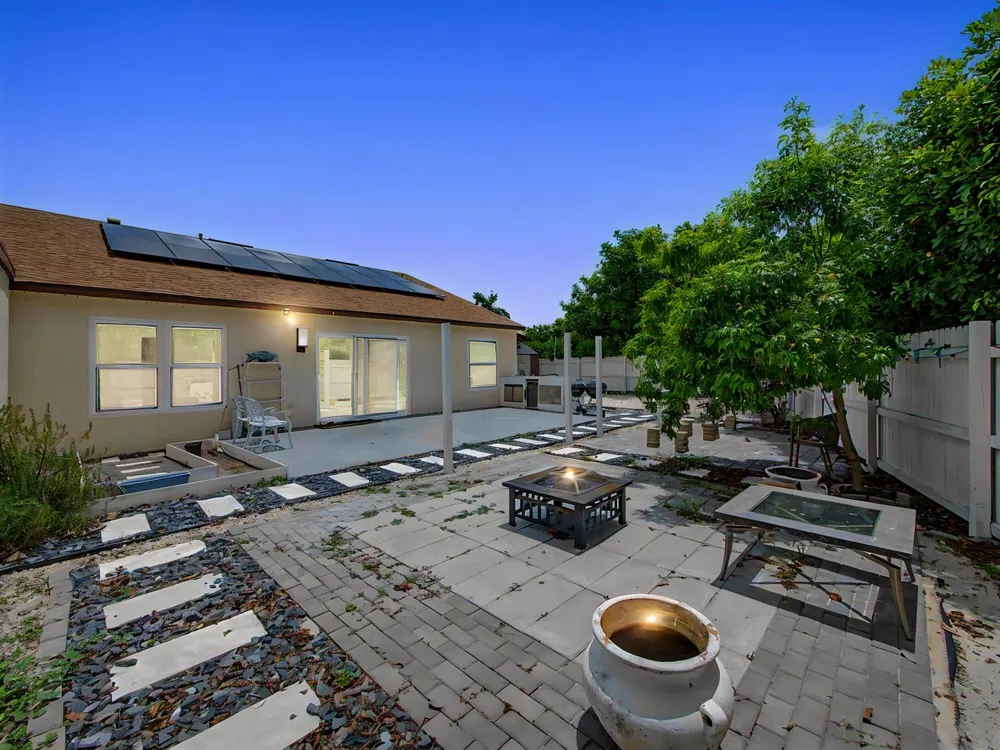 8464 Lakepoint Court Wellington, FL 33467