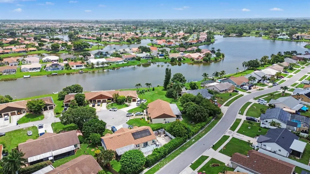 8464 Lakepoint Court Wellington, FL 33467