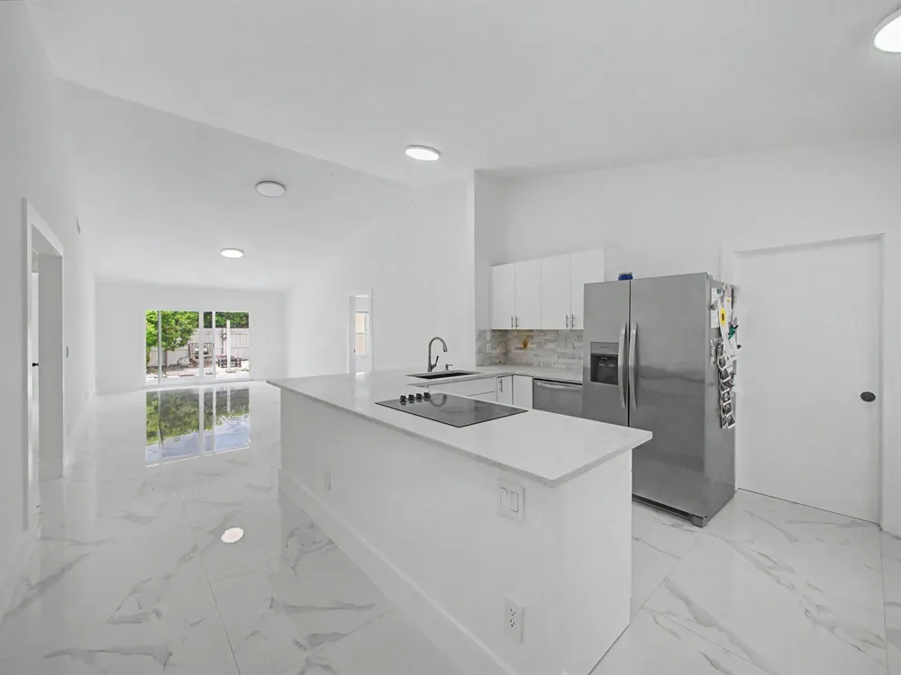 8464 Lakepoint Court Wellington, FL 33467