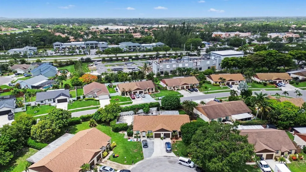 8464 Lakepoint Court Wellington, FL 33467