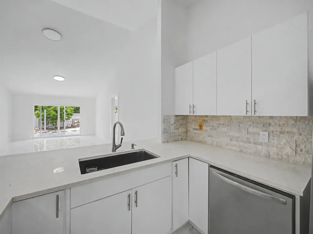 8464 Lakepoint Court Wellington, FL 33467