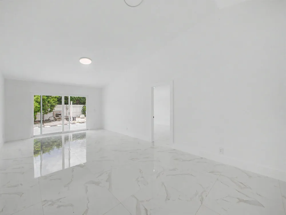 8464 Lakepoint Court Wellington, FL 33467