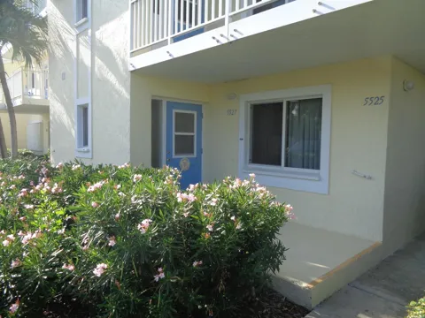 5527 NE GULFSTREAM WAY