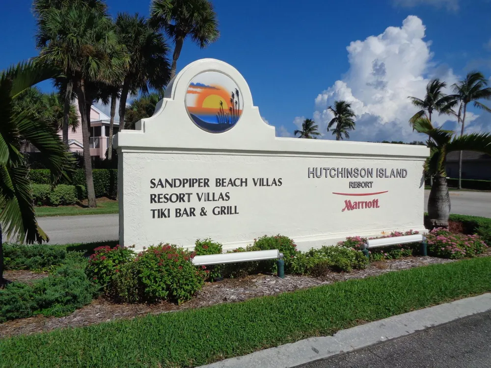 5527 NE GULFSTREAM WAY Hutchinson Island, FL 34996