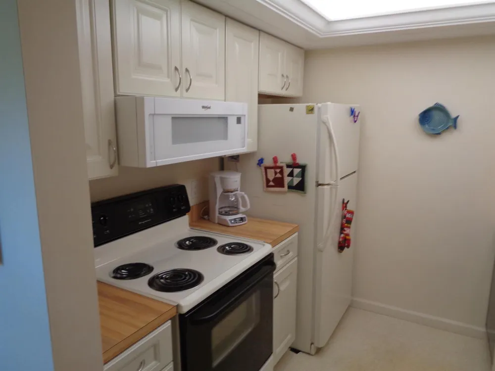 5527 NE GULFSTREAM WAY Hutchinson Island, FL 34996