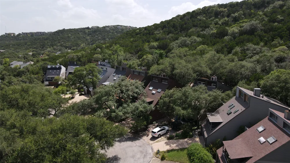 7320 Cave Hollow Austin, TX 78750