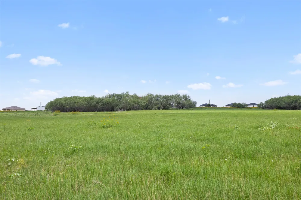 11 County Road 342 La Vernia, TX 78121