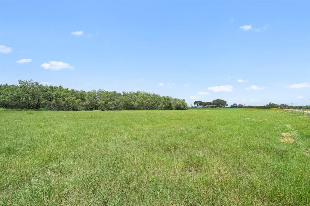 11 County Road 342 La Vernia, TX 78121