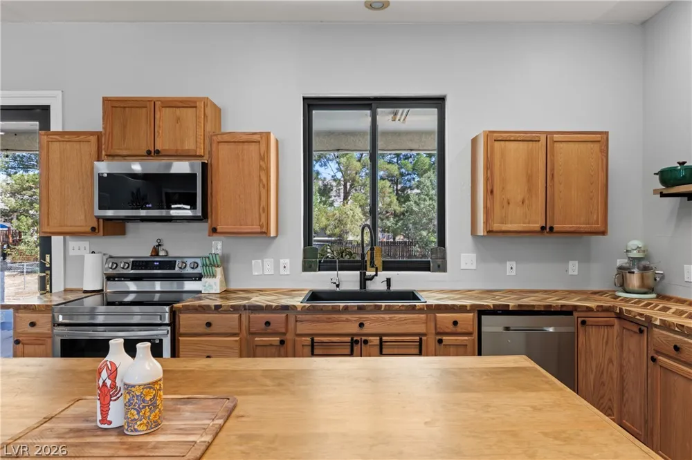 2024 Lou Adams Avenue Logandale, NV 89021