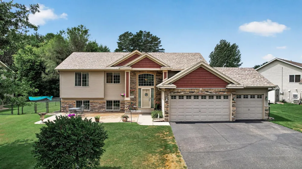 878 Kelly Street Lino Lakes, MN 55014