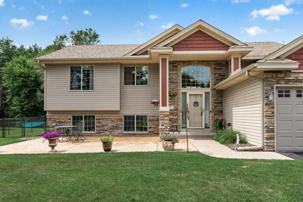 878 Kelly Street Lino Lakes, MN 55014