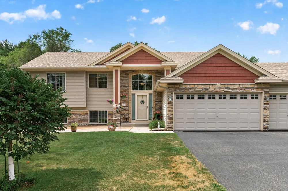878 Kelly Street Lino Lakes, MN 55014