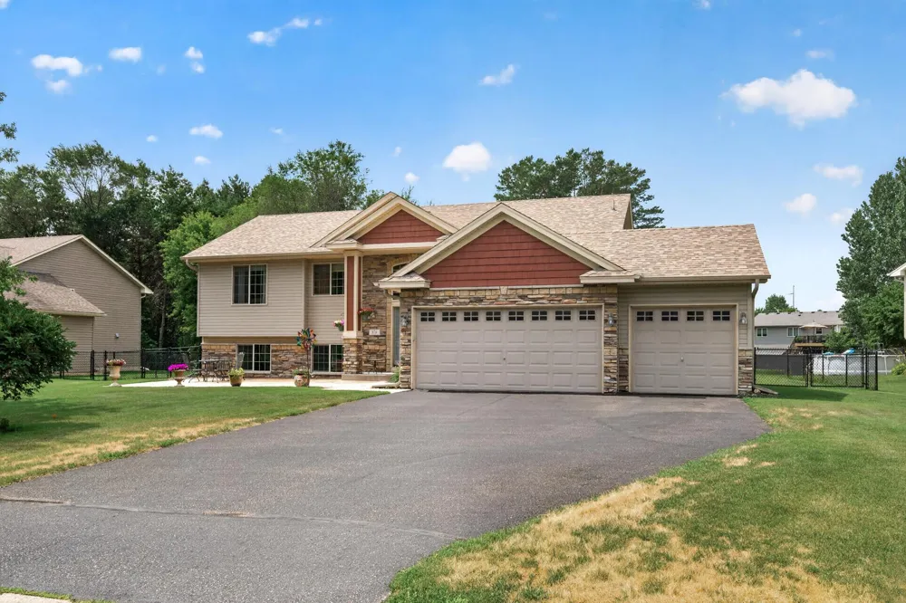 878 Kelly Street Lino Lakes, MN 55014