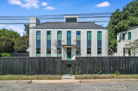 1300 Navasota Street