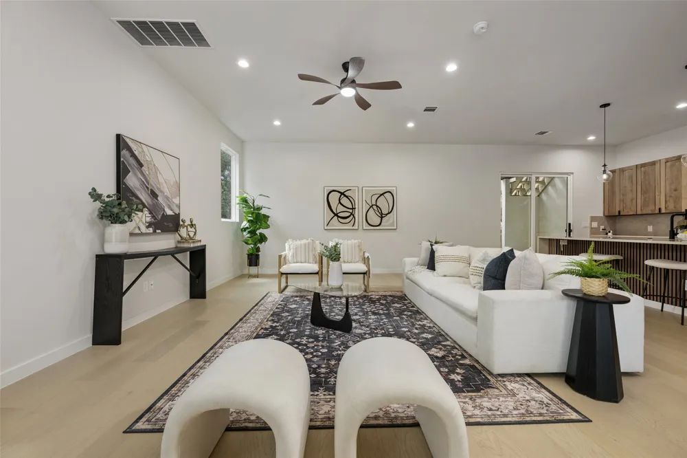 4324 Airport Boulevard #B Austin, TX 78722