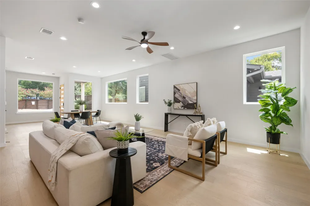 4324 Airport Boulevard #B Austin, TX 78722