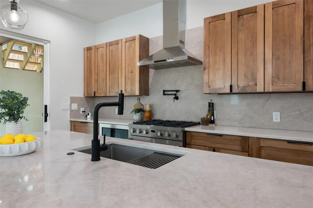 4324 Airport Boulevard #B Austin, TX 78722