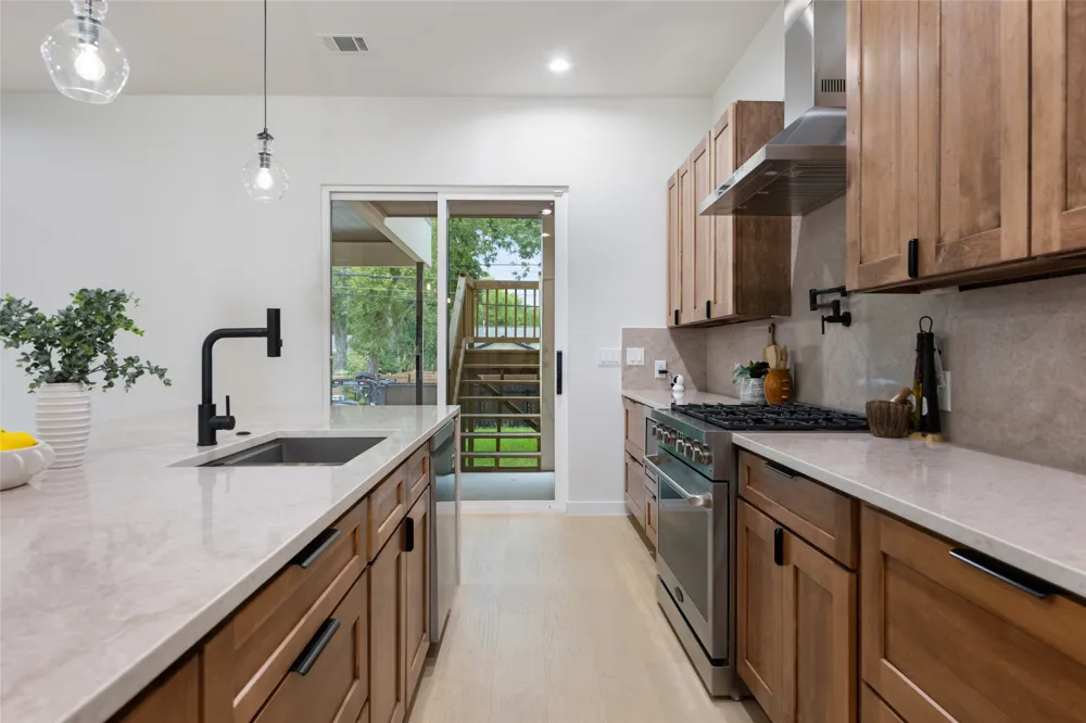 4324 Airport Boulevard #B Austin, TX 78722