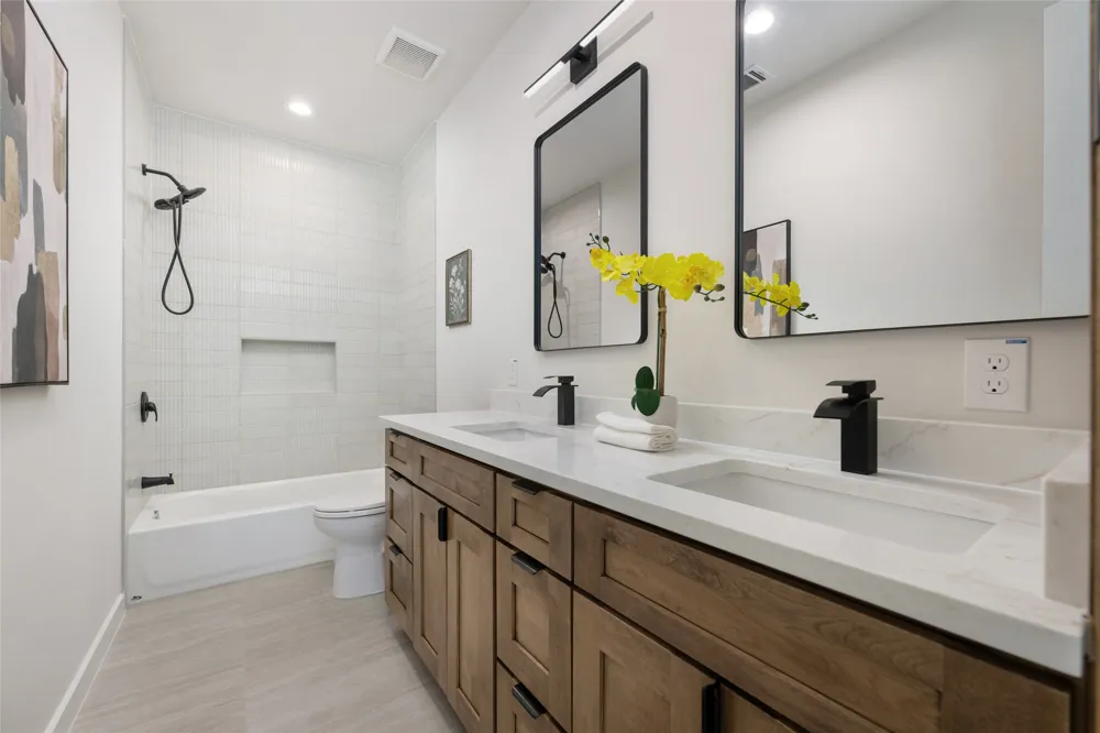 4324 Airport Boulevard #B Austin, TX 78722