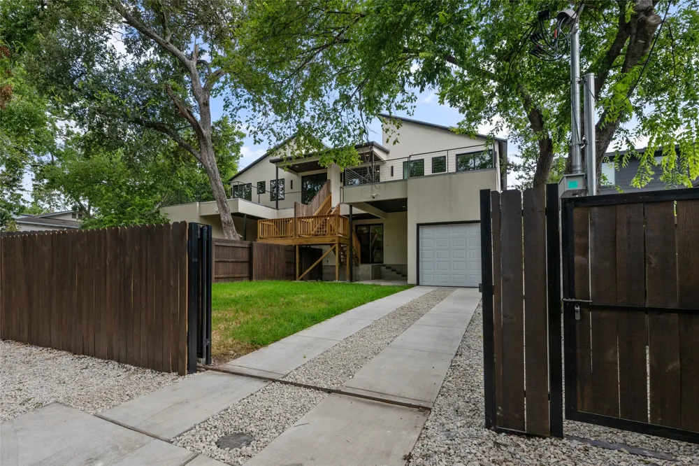 4324 Airport Boulevard #B Austin, TX 78722