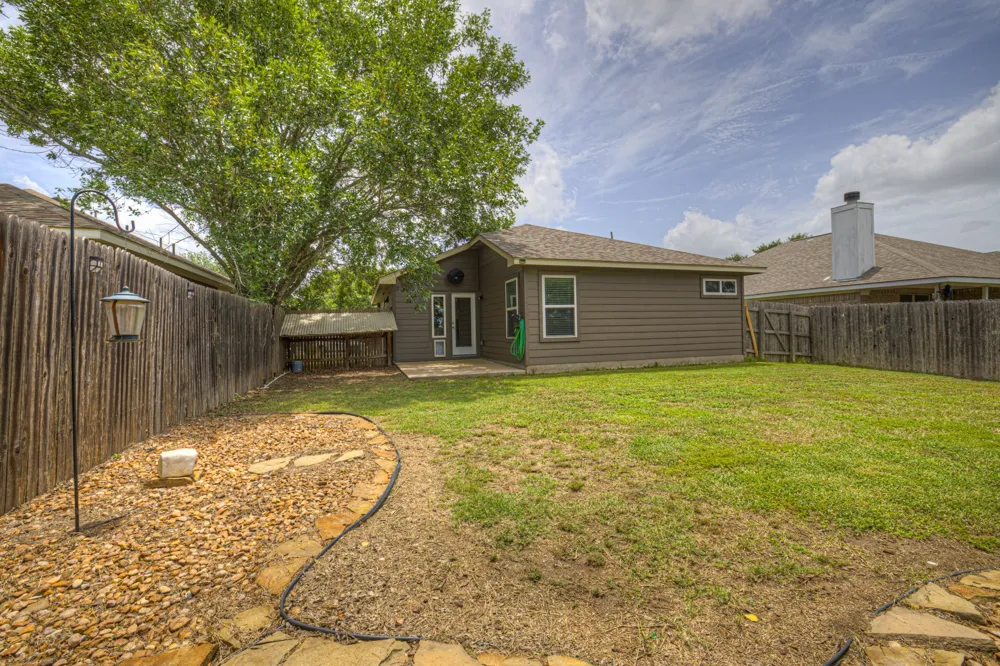 401 Summerside Avenue Lockhart, TX 78644
