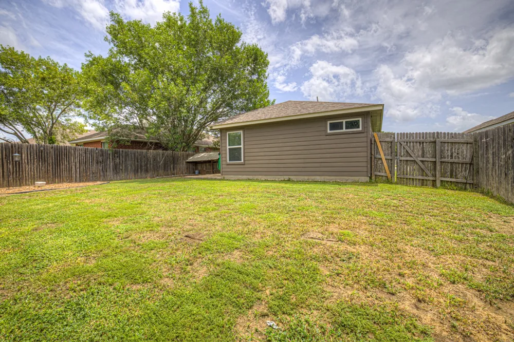 401 Summerside Avenue Lockhart, TX 78644