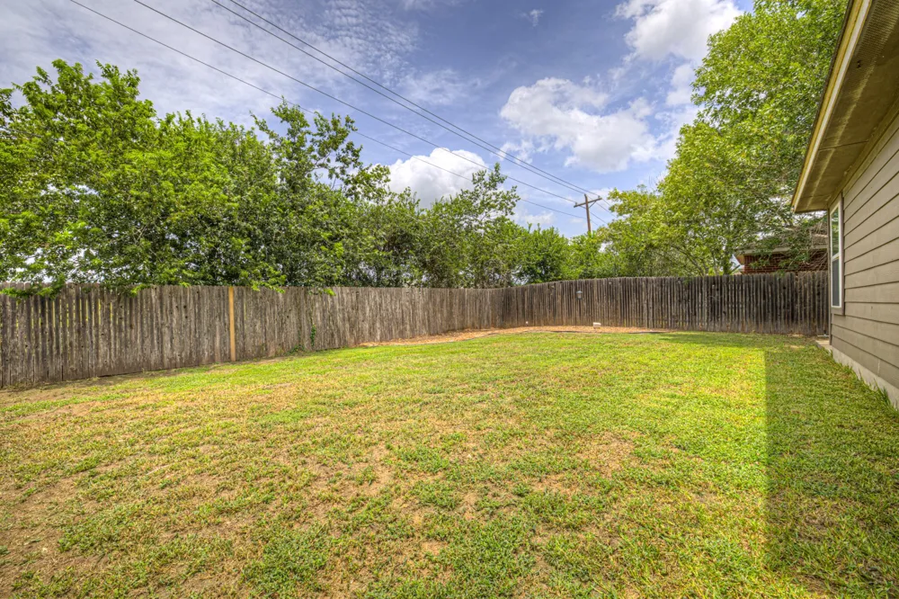 401 Summerside Avenue Lockhart, TX 78644