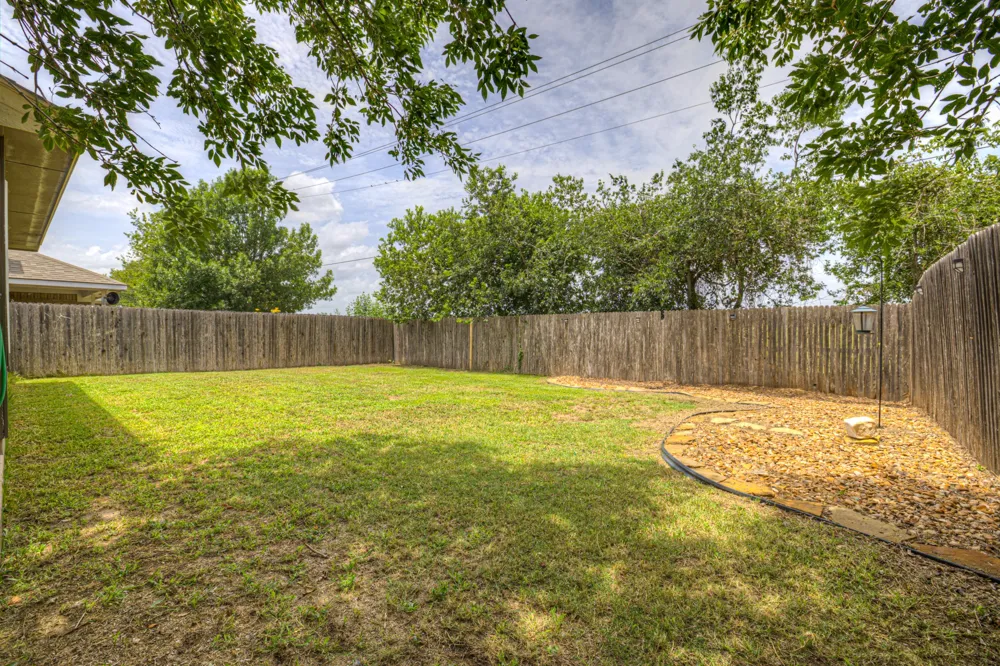 401 Summerside Avenue Lockhart, TX 78644