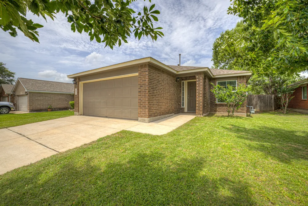 401 Summerside Avenue Lockhart, TX 78644