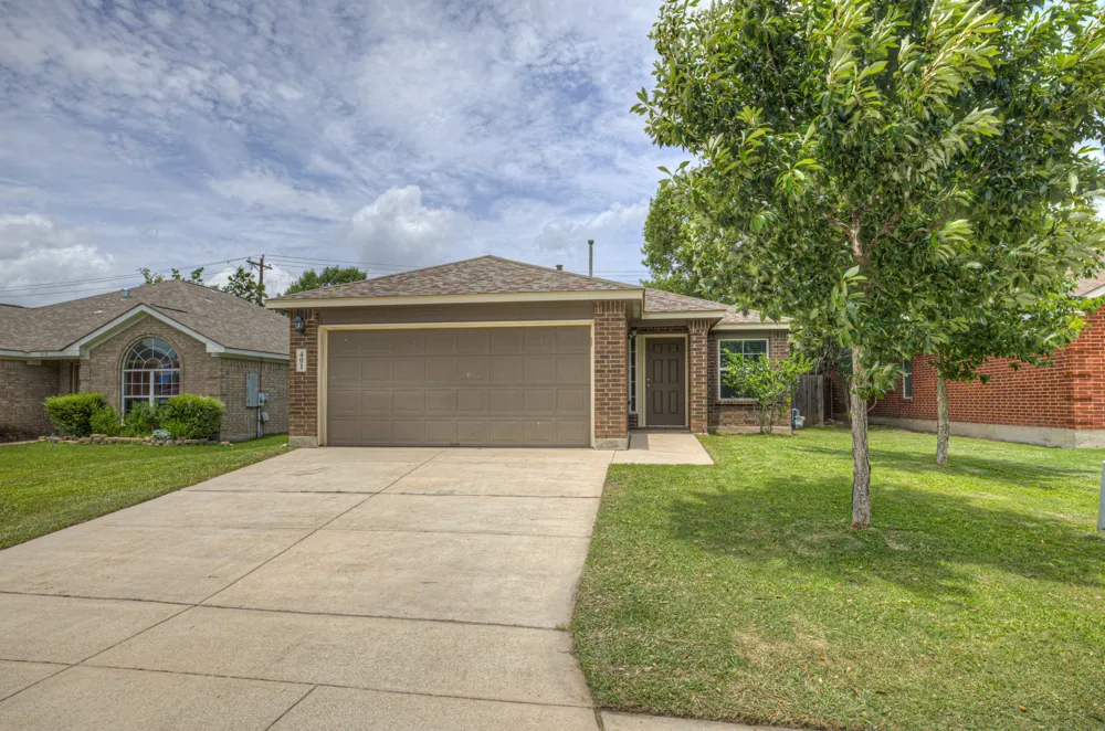 401 Summerside Avenue Lockhart, TX 78644