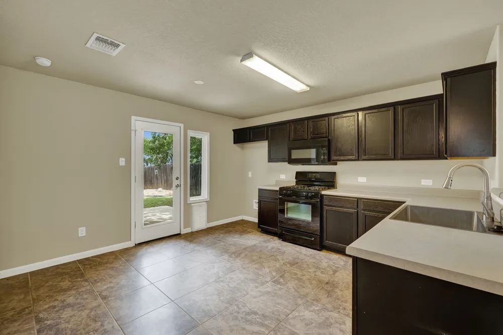 401 Summerside Avenue Lockhart, TX 78644