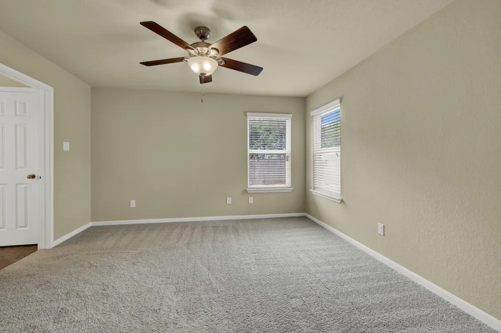 401 Summerside Avenue Lockhart, TX 78644