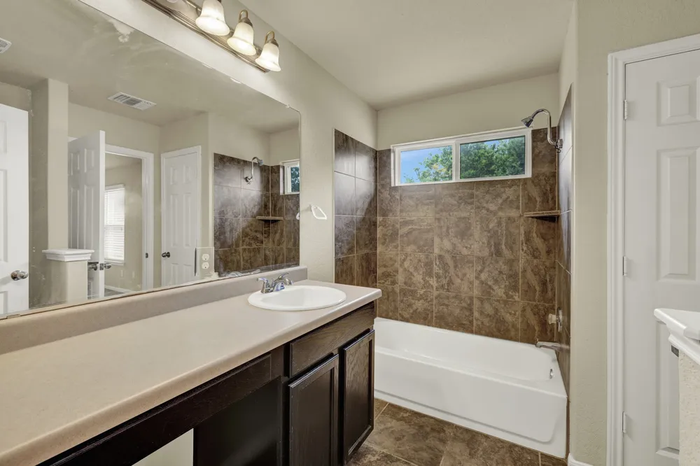 401 Summerside Avenue Lockhart, TX 78644