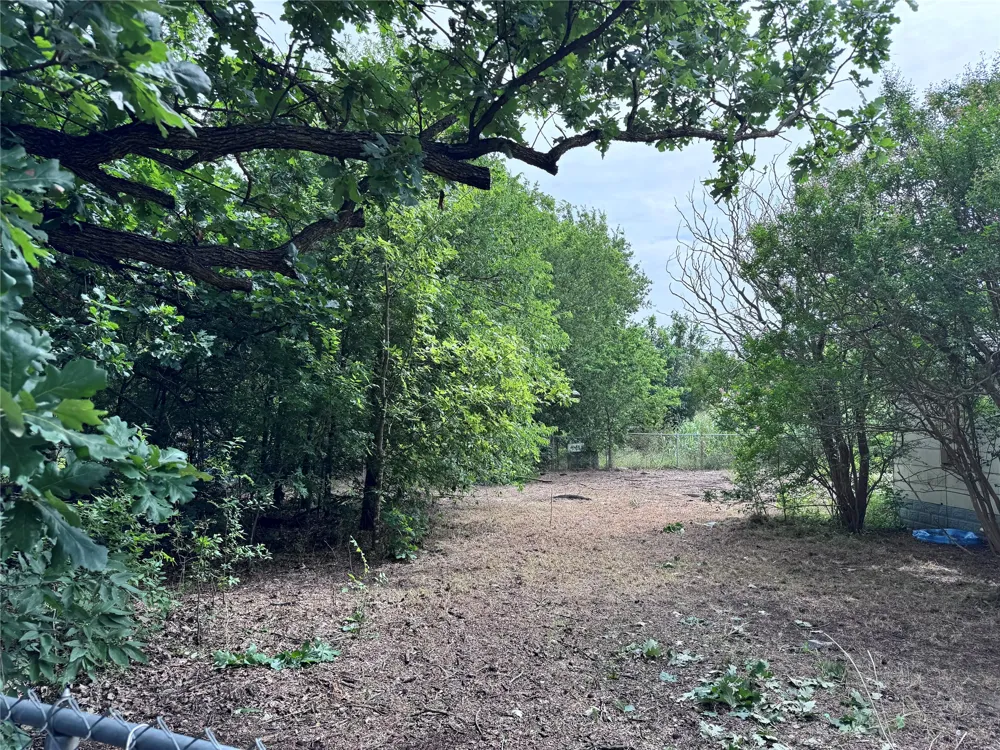 304 E Prairie Avenue Rogers, TX 76569