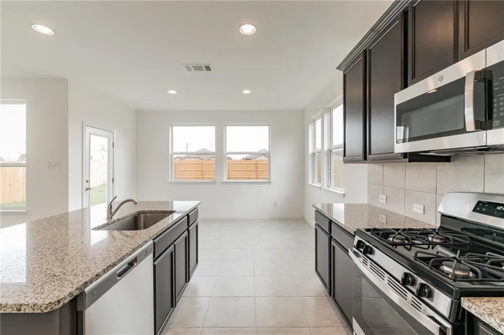 233 Trailside Lane Bastrop, TX 78602