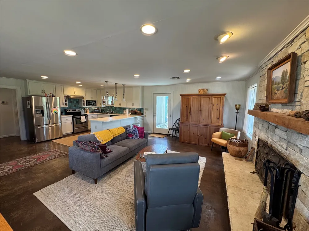 12501 Fitzhugh Road Austin, TX 78736